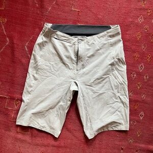 Rapha over shorts size 36 - light grey